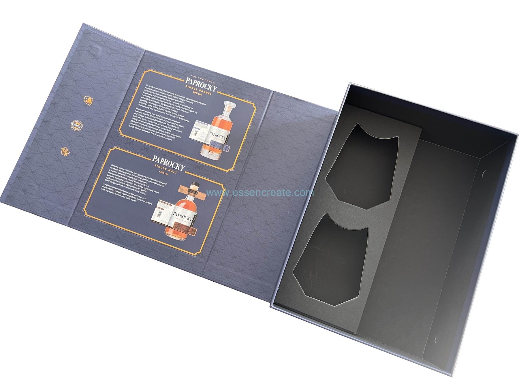 Clamshell-Verpackung für einen Whisky und zwei Gläser in Buchform Clamshell-Verpackung für einen Whisky und zwei Gläser in Buchform